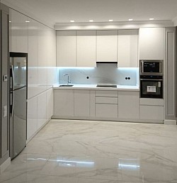 White high gloss kitchens