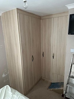 Corner wardrobes